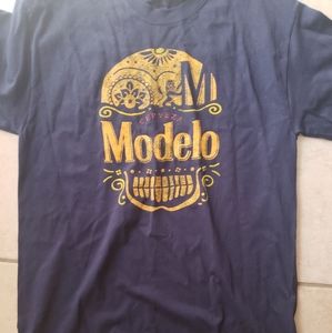 Modelo Skull Tee Medium